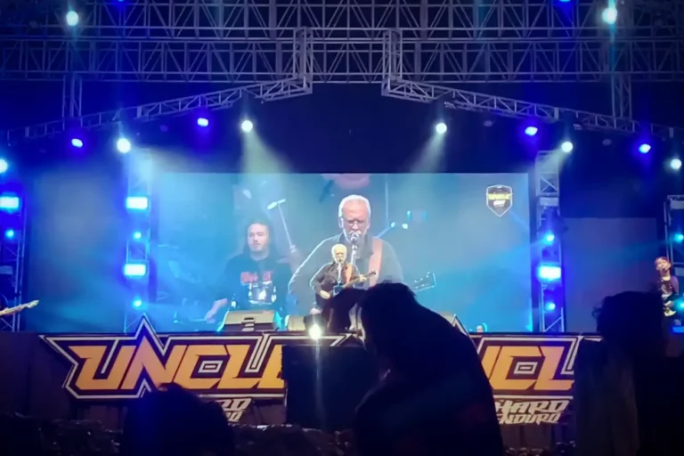Iwan Fals & Band tampil sekitar 3 jam di panggung hiburan Uncle Hard Enduro 2022