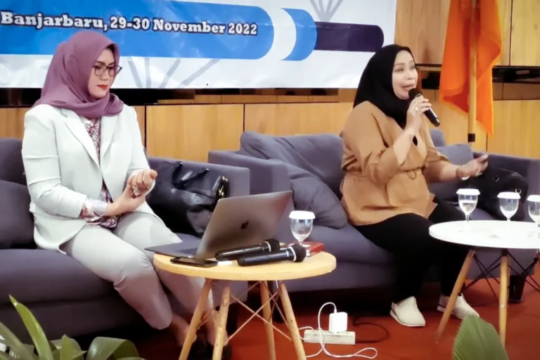 Akademisi ULM Andi Tenri Sompa, Narasumber Dalam Sosialisasi Pengawasan Pemilu Partisipatif Bawaslu Kabupaten Banjar.