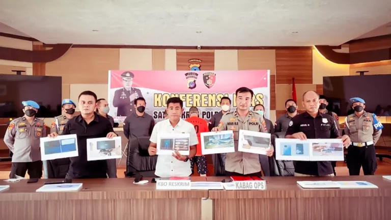 Konferensi pers kasus pencurian dengan pemberatan (curat) di Aula Sanika Satyawada Polres Kotabaru