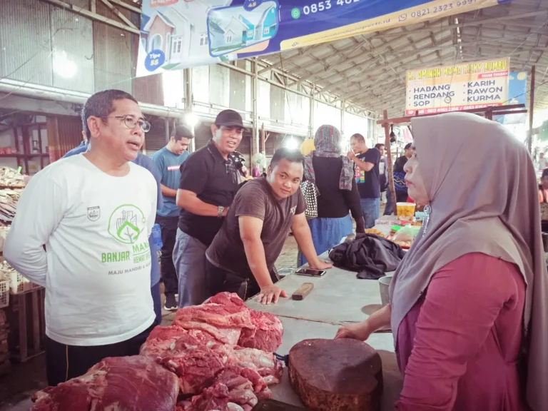 Tim Dari Pemkab Banjar Sidak pasar Tradisional Jelang Pergantian Tahun 2022 ke 2023, Sabtu(31/12/2022). Foto: kKominfoominfo Kab. Banjar