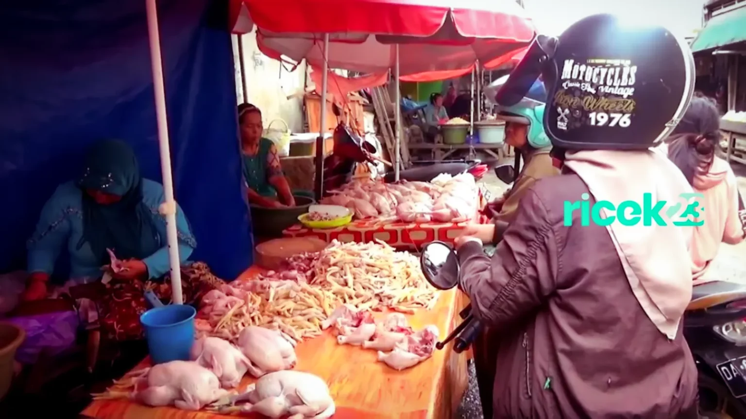 Los pedagang ayam di pasar Sentra Antasari Kota Banjarmasin, kamis (5/1/2023)