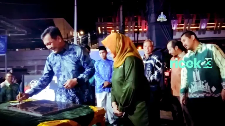Peresmian JPO Banjarbaru Dua Oleh Walikota Banjarbaru HM. Aditya Mufti Ariffin, Kamis (5/1/2023) malam