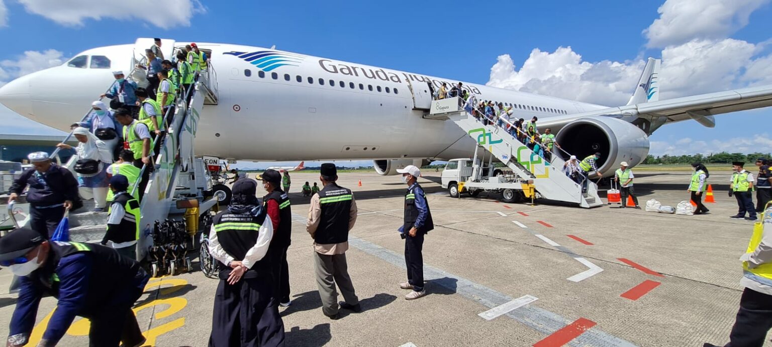 Jemaah haji kloter 6 Debarkasi Banjarmasin tiba di Bandara Internasional Syamsuddin Noor di Banjarbaru, Senin (17/7). foto-istimewa.