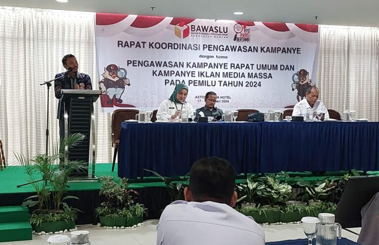 Rakor Bawaslu Banjar bersama panwascam dan perwakilan parpol terkait rapat umum dan kampanye di media massa.