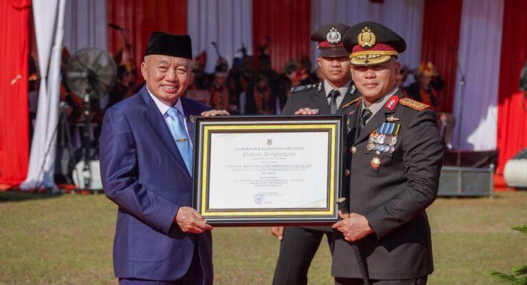 Bhayangkara ke-79 di Kalsel, Gubernur Beri Penghargaan Ini Kepada Kapolda