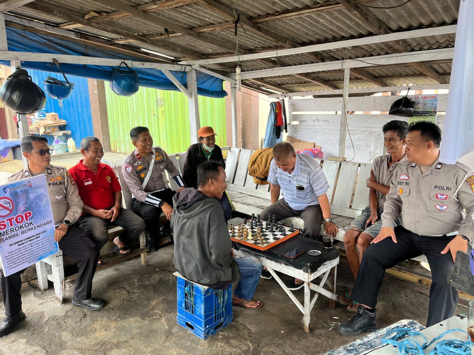 Tekan Pelanggaran Truk ODOL, Satlantas Kotabaru Gelar 'Ngobras' dengan Sopir