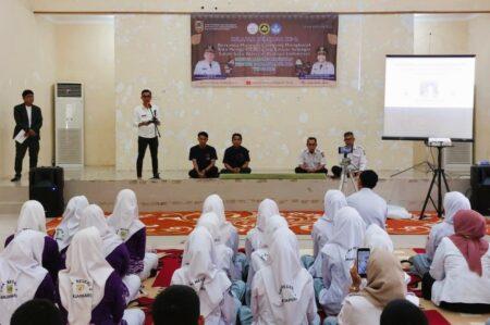 Pelajar SMA Dikenalkan Wayang Kulit Banjar di Museum Lambung Mangkurat