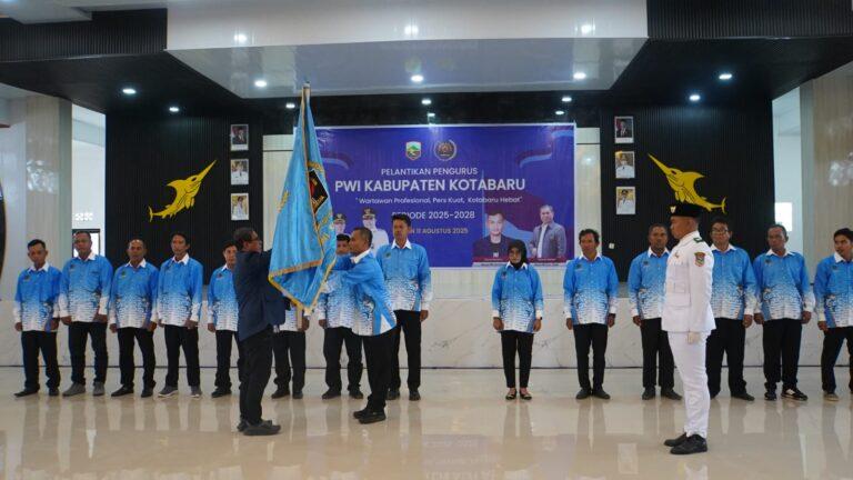 Pengurus PWI Kotabaru 2025–2028 Resmi Dilantik, Bupati: Kami Ingin Mitra yang Kritis!