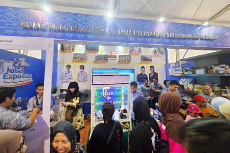Dinas Penanaman Modal dan Pelayanan Terpadu Satu Pintu (DPMPTSP) Provinsi Kalimantan Selatan (Kalsel) turut memeriahkan Kalsel Expo 2025 dengan stan interaktif yang menawarkan informasi investasi dan beragam permainan berhadiah.